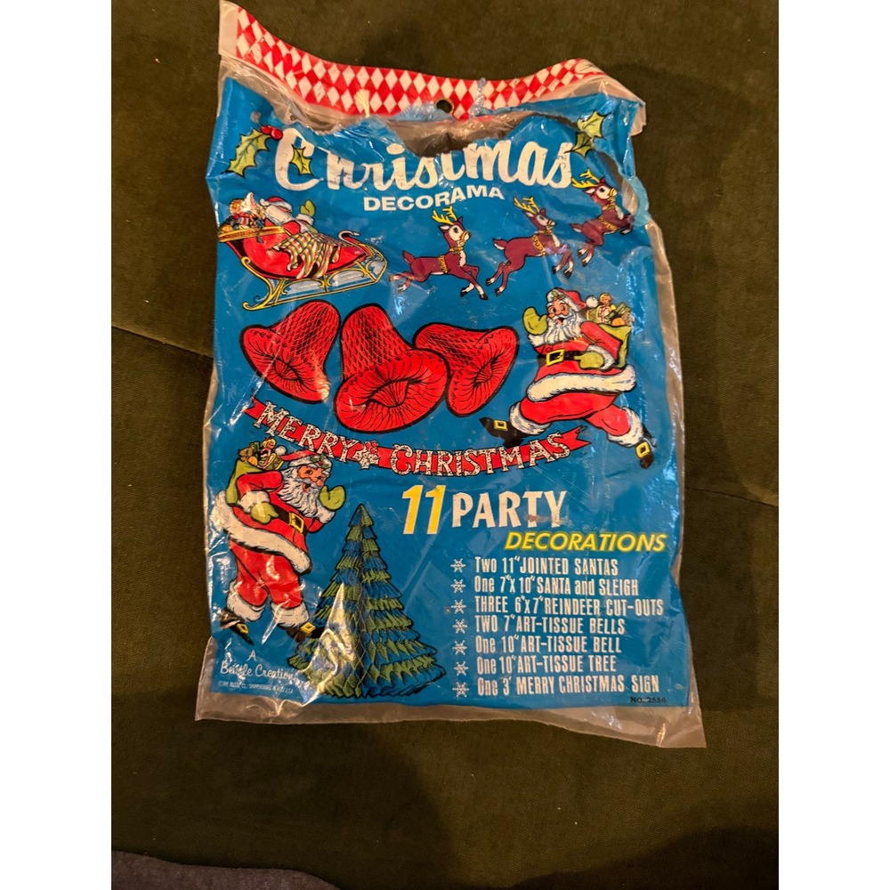 Vintage Christmas Decorama 7 Party Decorations Santa Reindeer Sleigh Bells‎